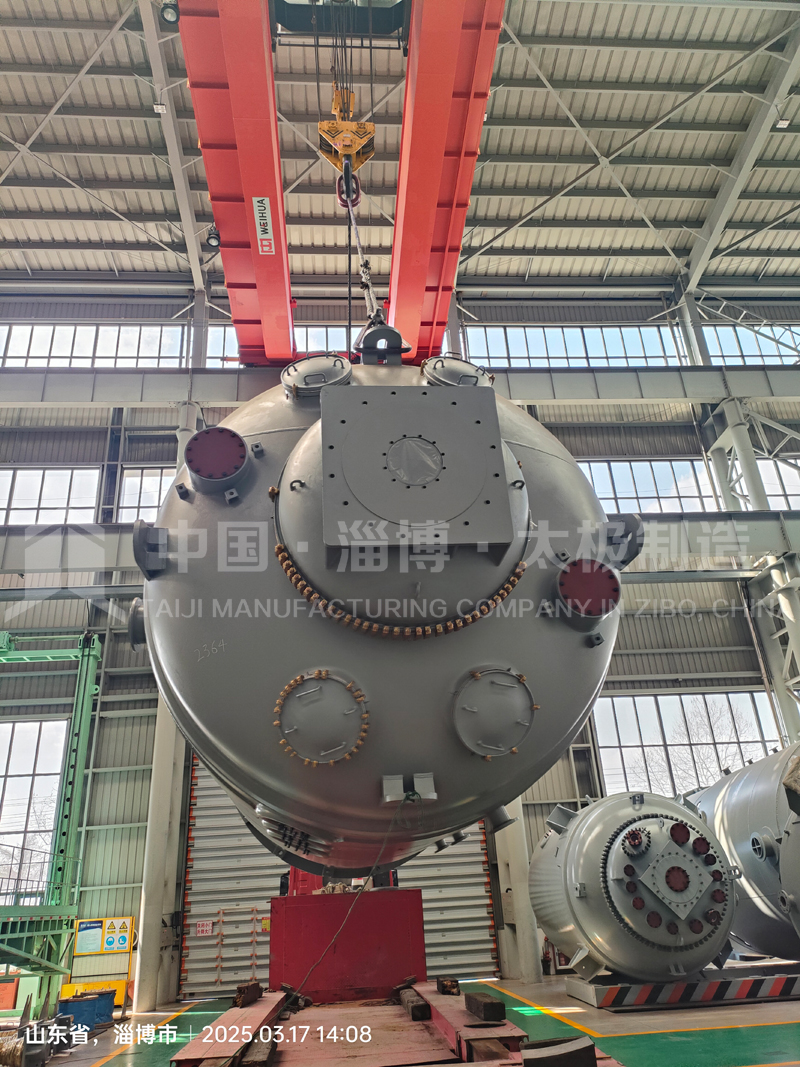 震撼！太極8萬升大型搪玻璃反應(yīng)釜發(fā)貨現(xiàn)場！